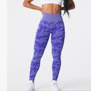 Nvgtn camo seamless electric blue S